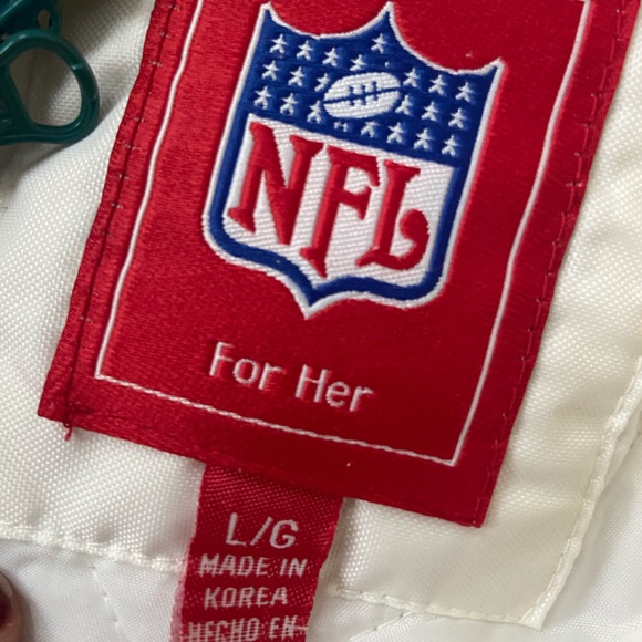 COPY - Womens Philadelphia Eagles white down vest - Picture 3 of 3